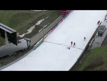 Norway&39;s Kvandal crashes at Hinzenbach World Cup ski jumping event