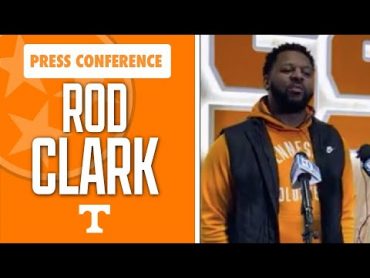 Assistant coach Rod Clark talks before Tennessee basketball travels to Missouri I Volquest I GBO