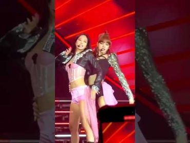 Can we all agree that we need this new choreo?? blackpink jenlisa jennie lisa coachella