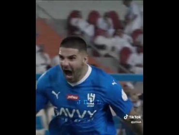 فارس عوض : عجبا للهلال يأتي متأخرا ويكون الأول💙🤯