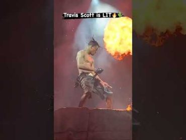 TRAVIS SCOTT GETTING LIT PERFORMING “FEIN” IN CHARLOTTE, NC