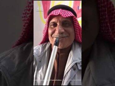 ينتظر منه حوالة مالية،، الفنان الشعبي ياسين أبو رمضان يداعب صديقه الطيب سلوم على طريقته الخاصة