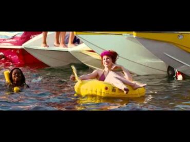 PIRANHA 3D  Extrait &39;A l&39;attaque !&39; (VF)