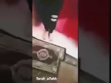 يمنية  تدخل عامل هندي لمنزلها لممارسة الجنس مع بناتها