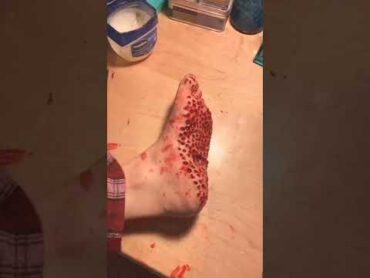 اخطر الخدع عمل تقوب باستعمال المكياج / I used makeup to make holes on my feet 😱 sfx makeup shorts