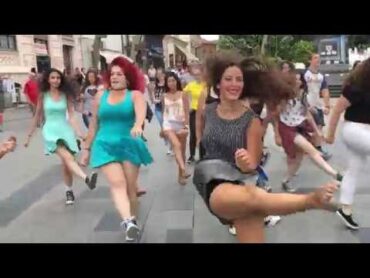 Flashmob  she just want to dance  פלאשמוב  היא רק רוצה לרקוד