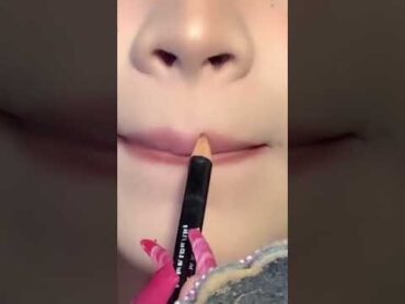 طريقة تحديد الشفايف تهبل 👄 shorts koreaon tiktok viral love fyp koreaonمكياج شفايف مكياج