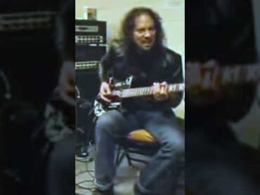 KIRK HAMMETT (METALLICA) TEACHING A FAN HOW TO PLAY SEEK AND DESTROY  RARE SHORTS