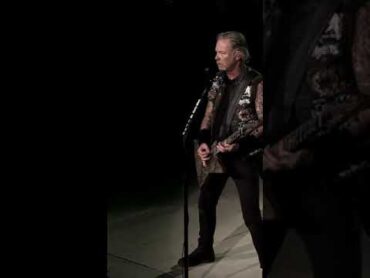 Crowd didn’t let James Hetfield sing “Master Of Puppets” SHORTS Metallica