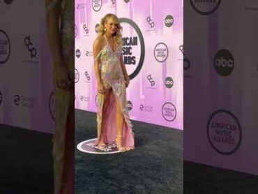 Carrie Underwood bringing the SHIMMER & SHINE to the AMAs