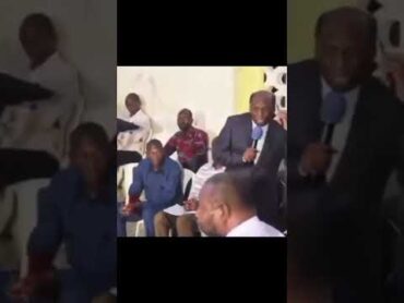 PASTOR MOSES MAGEMBE  AWACHANA MAKAVU WANAUME WASIOPOKEA SIMU MBELE ZA WAKE ZAO.