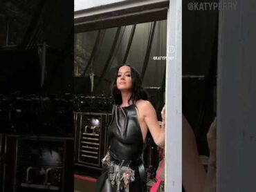 ظرافة كاتي بيري من استعدادها لحلقة برنامج اميركان ايدل الجديدة عالأنستا 😅katyperry katy