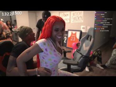 Sexy redd twerks on tylil🤣