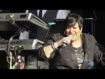 Martha Wash  Gonna Make You Sweat Everybody Dance Now (Live)