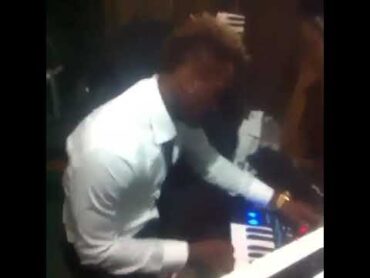 Diamond plutnumz playing piano