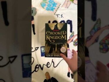 Books I read because of popular book YouTubers!! p2. *Sara Carrolli*