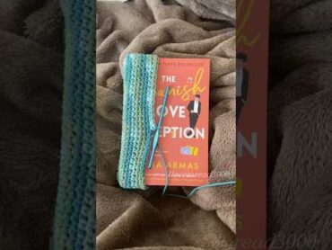 Crochet a book sleeve with me! Pt.2 book booktokers booktubers bookrec reading reader crochet